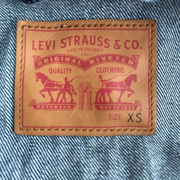 Levi’s Ex-Boyfriend Trucker Denim Jacket - Picture 6 of 12
